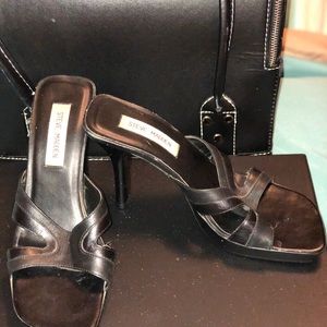 Steve Madden Black size 8 1/2 slide on heel